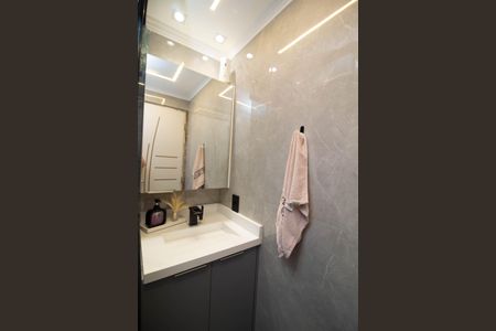 Banheiro de apartamento para alugar com 3 quartos, 73m² em Jardim Cocaia, Guarulhos