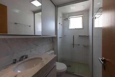 Banheiro da Suíte de apartamento à venda com 2 quartos, 77m² em Vale do Sereno, Nova Lima