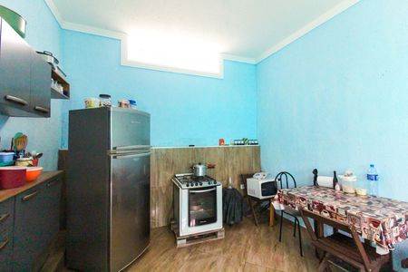 Cozinha de casa para alugar com 1 quarto, 50m² em Vila Carmosina, São Paulo