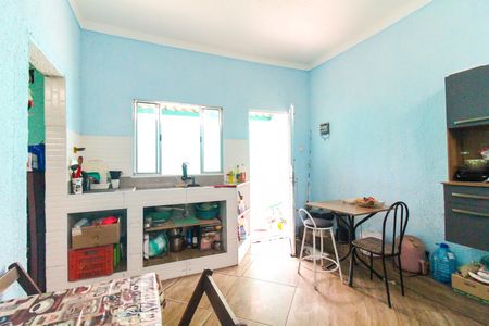Cozinha de casa para alugar com 1 quarto, 50m² em Vila Carmosina, São Paulo