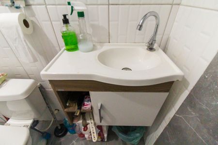 Banheiro de casa para alugar com 1 quarto, 50m² em Vila Carmosina, São Paulo