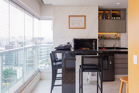 Apartamento à venda com 255m², 4 quartos e 5 vagas Apartamento à venda com 255m², 4 quartos e 5 vagasVaranda gourmet