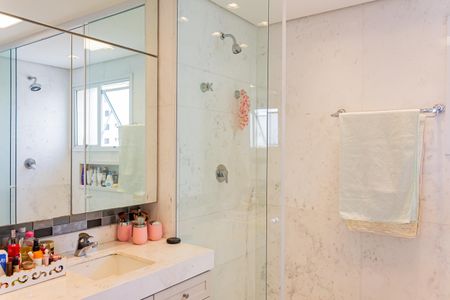 Apartamento à venda com 255m², 4 quartos e 5 vagas Apartamento à venda com 255m², 4 quartos e 5 vagasBanheiro da Suíte 1