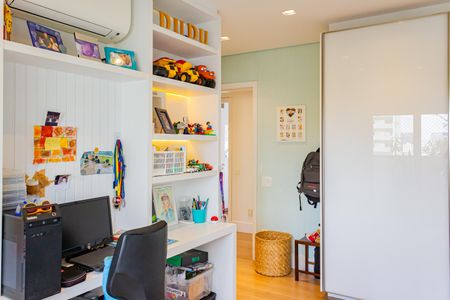 Apartamento à venda com 255m², 4 quartos e 5 vagas Apartamento à venda com 255m², 4 quartos e 5 vagasSuíte 2