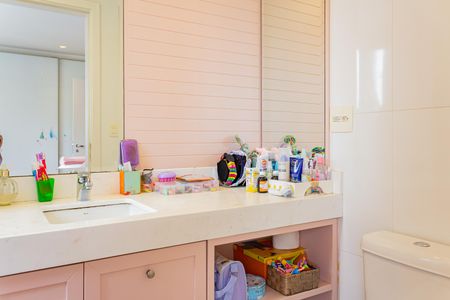 Apartamento à venda com 255m², 4 quartos e 5 vagas Apartamento à venda com 255m², 4 quartos e 5 vagasBanheiro da Suíte 3