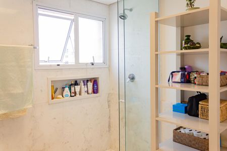 Apartamento à venda com 255m², 4 quartos e 5 vagas Apartamento à venda com 255m², 4 quartos e 5 vagasBanheiro da Suíte 1