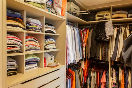 Apartamento à venda com 255m², 4 quartos e 5 vagas Apartamento à venda com 255m², 4 quartos e 5 vagasCloset da suíte 1