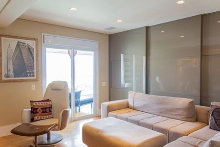 Apartamento à venda com 255m², 4 quartos e 5 vagas Apartamento à venda com 255m², 4 quartos e 5 vagasSala de TV