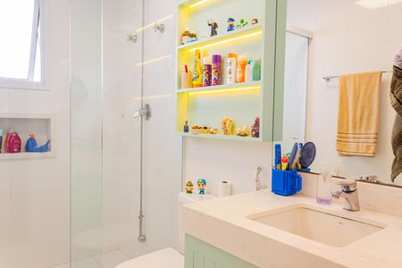 Apartamento à venda com 255m², 4 quartos e 5 vagas Apartamento à venda com 255m², 4 quartos e 5 vagasBanheiro da Suíte 2