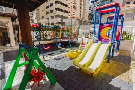 Apartamento à venda com 255m², 4 quartos e 5 vagas Apartamento à venda com 255m², 4 quartos e 5 vagasÁrea comum - Playground