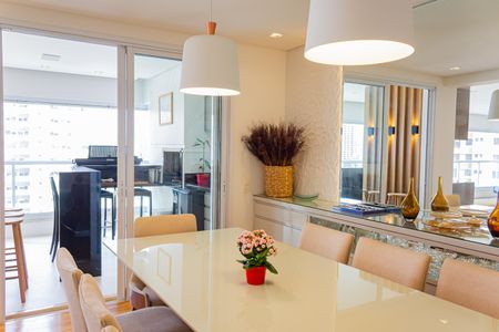 Apartamento à venda com 255m², 4 quartos e 5 vagas Apartamento à venda com 255m², 4 quartos e 5 vagasSala de Jantar