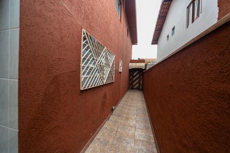 Casa à venda com 78m², 3 quartos e 2 vagasCorredor