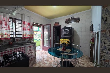 Casa à venda com 300m², 5 quartos e 2 vagasCozinha - Fundos