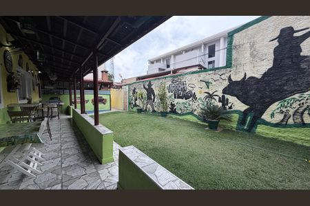 Casa à venda com 300m², 5 quartos e 2 vagasQuintal - Fundos