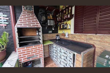 Casa à venda com 300m², 5 quartos e 2 vagasChurrasqueira