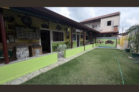 Casa à venda com 300m², 5 quartos e 2 vagasQuintal - Fundos