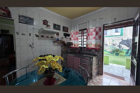 Casa à venda com 300m², 5 quartos e 2 vagasCozinha - Fundos