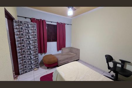 Casa à venda com 300m², 5 quartos e 2 vagasQuarto 2 - Fundos