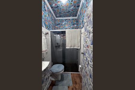 Casa à venda com 300m², 5 quartos e 2 vagasBanheiro - Fundos