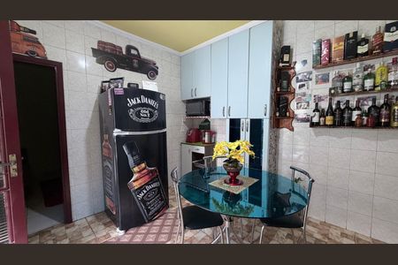 Casa à venda com 300m², 5 quartos e 2 vagasCozinha - Fundos