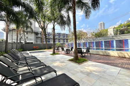 Apartamento à venda com 67m², 2 quartos e 1 vaga Apartamento à venda com 67m², 2 quartos e 1 vagaÁrea comum - Piscina