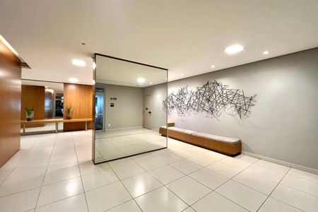 Apartamento à venda com 67m², 2 quartos e 1 vaga Apartamento à venda com 67m², 2 quartos e 1 vagaHall social