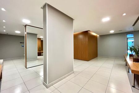 Apartamento à venda com 67m², 2 quartos e 1 vaga Apartamento à venda com 67m², 2 quartos e 1 vagaHall social
