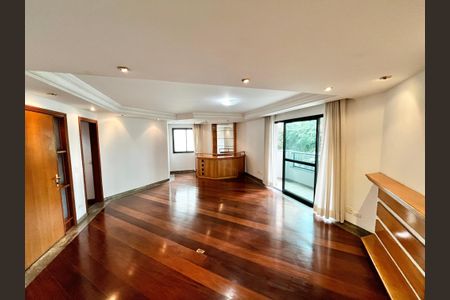 Apartamento para alugar com 158m², 4 quartos e 3 vagasSala