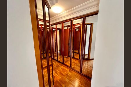 Apartamento para alugar com 158m², 4 quartos e 3 vagasCloset da suíte