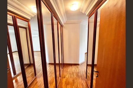 Apartamento para alugar com 158m², 4 quartos e 3 vagasCloset da suíte