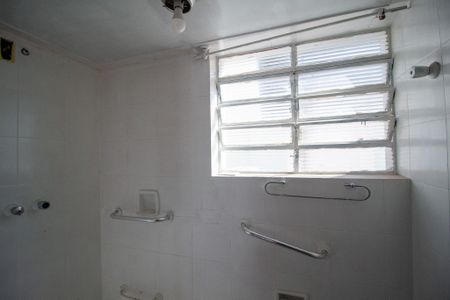 Casa para alugar com 330m², 3 quartos e 2 vagas Casa para alugar com 330m², 3 quartos e 2 vagasBanheiro Social 2