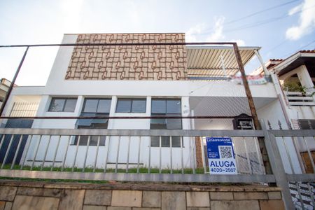 Casa para alugar com 330m², 3 quartos e 2 vagas Casa para alugar com 330m², 3 quartos e 2 vagasFachada