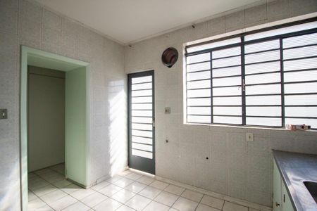 Casa para alugar com 330m², 3 quartos e 2 vagas Casa para alugar com 330m², 3 quartos e 2 vagasCozinha
