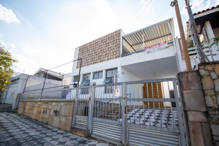 Casa para alugar com 330m², 3 quartos e 2 vagas Casa para alugar com 330m², 3 quartos e 2 vagasFachada