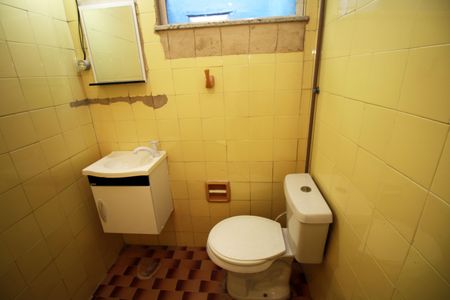 Banheiro Social de casa para alugar com 1 quarto, 40m² em Penha, Rio de Janeiro