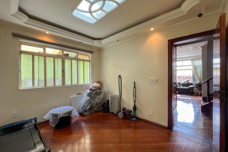 Casa à venda com 185m², 5 quartos e 3 vagasQuarto 1