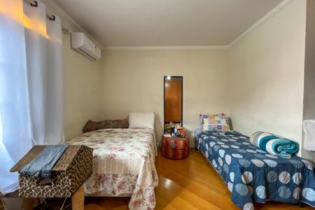 Casa à venda com 185m², 5 quartos e 3 vagasSuíte