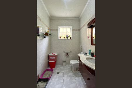 Casa à venda com 185m², 5 quartos e 3 vagasBanheiro 1