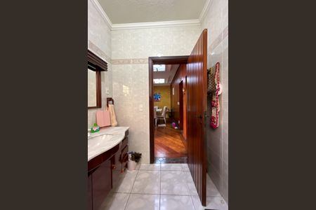 Casa à venda com 185m², 5 quartos e 3 vagasBanheiro 1