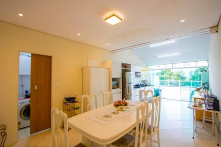 Apartamento à venda com 164m², 3 quartos e 2 vagas Apartamento à venda com 164m², 3 quartos e 2 vagasCozinha