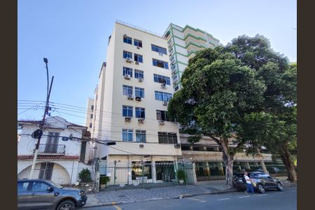Apartamento à venda com 75m², 2 quartos e sem vaga Apartamento à venda com 75m², 2 quartos e sem vagaFachada e portaria