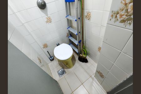 Apartamento à venda com 75m², 2 quartos e sem vaga Apartamento à venda com 75m², 2 quartos e sem vagaBanheiro de serviço