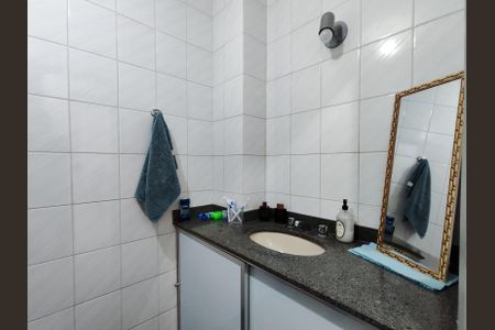 Apartamento à venda com 75m², 2 quartos e sem vaga Apartamento à venda com 75m², 2 quartos e sem vagaBanheiro Corredor