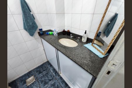 Apartamento à venda com 75m², 2 quartos e sem vaga Apartamento à venda com 75m², 2 quartos e sem vagaBanheiro Corredor