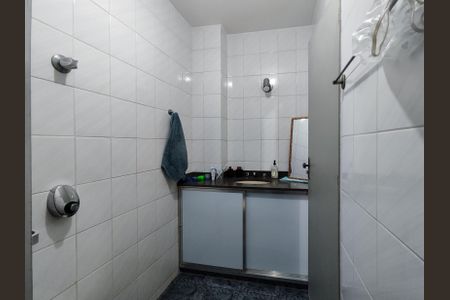 Apartamento à venda com 75m², 2 quartos e sem vaga Apartamento à venda com 75m², 2 quartos e sem vagaBanheiro Corredor