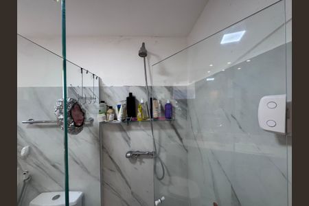 Casa de condomínio à venda com 250m², 5 quartos e 2 vagas Casa de condomínio à venda com 250m², 5 quartos e 2 vagasSuíte 2 - Banheiro