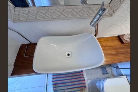 Casa de condomínio à venda com 250m², 5 quartos e 2 vagas Casa de condomínio à venda com 250m², 5 quartos e 2 vagasLavabo