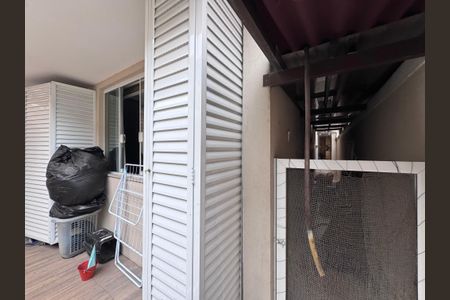 Casa de condomínio à venda com 250m², 5 quartos e 2 vagas Casa de condomínio à venda com 250m², 5 quartos e 2 vagasÁrea de Serviço