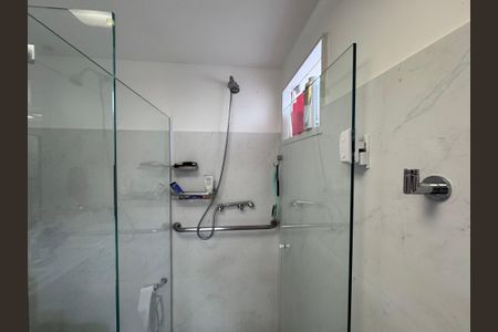 Casa de condomínio à venda com 250m², 5 quartos e 2 vagas Casa de condomínio à venda com 250m², 5 quartos e 2 vagasSuíte1 - Banheiro