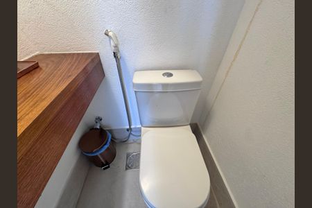 Casa de condomínio à venda com 250m², 5 quartos e 2 vagas Casa de condomínio à venda com 250m², 5 quartos e 2 vagasLavabo